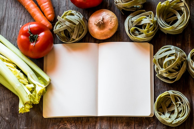 Książka kucharska i warzywa